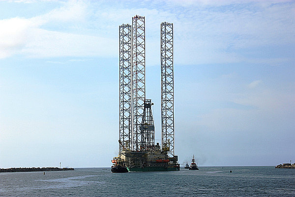 Procedente de Singapur, arriba la plataforma petrolera “Laurus”, al Puerto de Dos Bocas