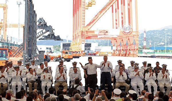 Miguel Angel Servín Hernández presente en evento de modernización en el Puerto de Manzanillo encabezado por el Presidente de la República Enrique Peña Nieto