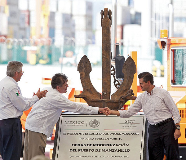 Miguel Angel Servín Hernández presente en evento de modernización en el Puerto de Manzanillo encabezado por el Presidente de la República Enrique Peña Nieto
