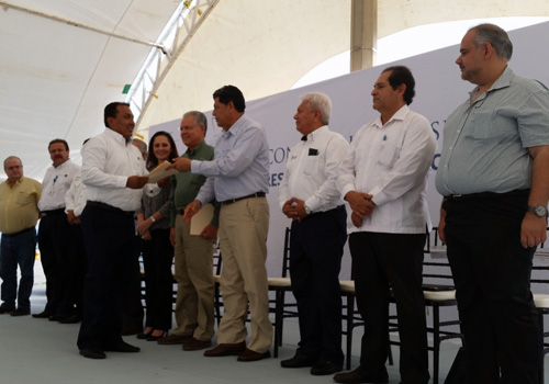 Primera entrega del distintivo sello Dos Bocas