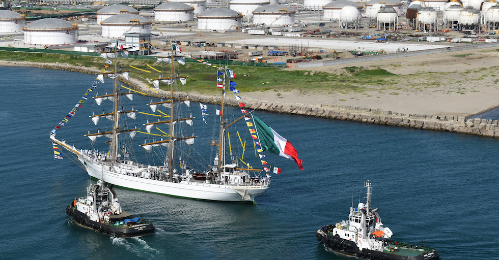 El buque escuela Cuauhtémoc arriba por primera vez al Puerto Dos Bocas