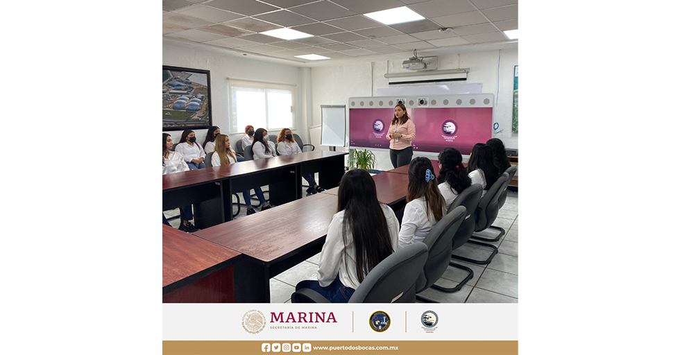 Estudiantes de la Universidad Mundo Maya visitan el Puerto Dos Bocas, fortaleciendo la relación Puerto-Ciudad.