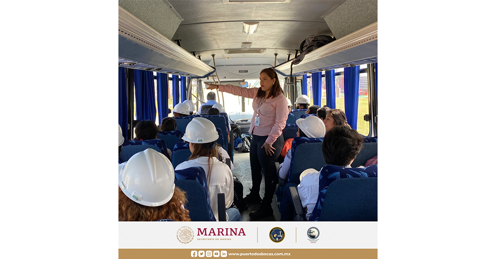 Estudiantes de la Universidad Mundo Maya visitan el Puerto Dos Bocas, fortaleciendo la relación Puerto-Ciudad.